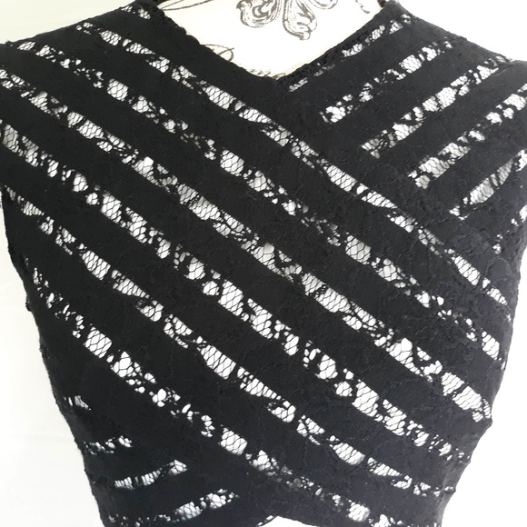 BCBGMAXAZARIA VICKI LACE BLOCKED TOP - Picture 4 of 7